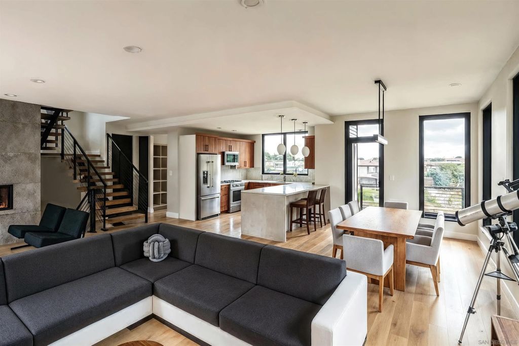Photo of 505 N Freeman St #201, Oceanside, CA 92054 (MLS # 250041739)
