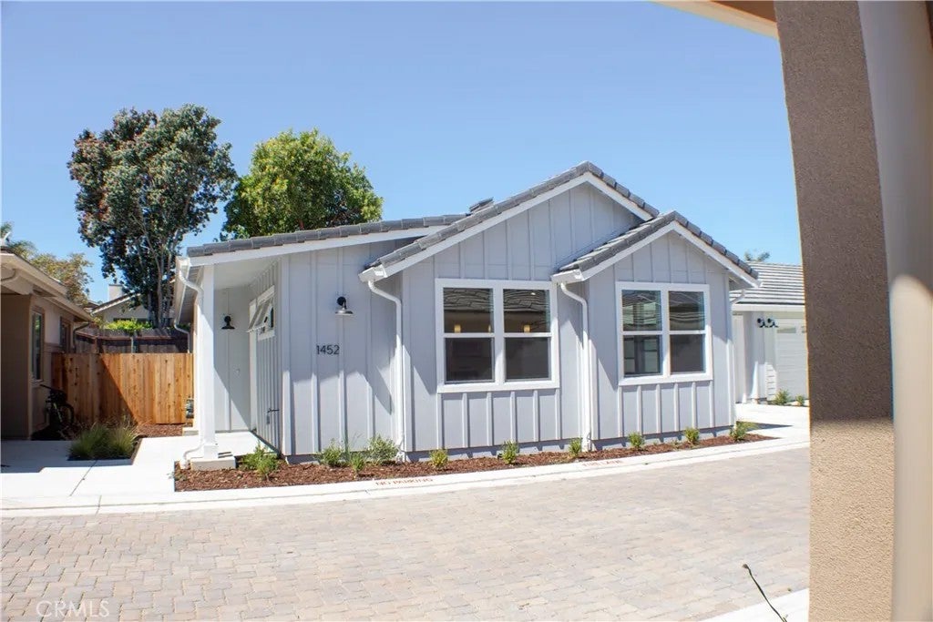 1465 Ronald Way