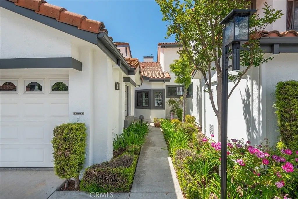 Photo of 349 Scanno Dr, Oak Park, CA 91377 (MLS # SR26090427)