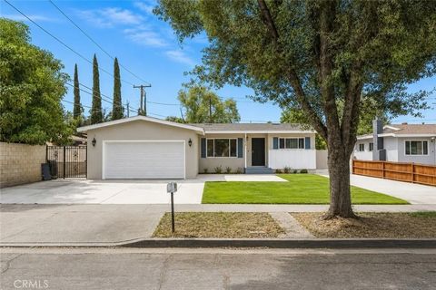 Photo of 10028 Primrose Drive, Riverside, CA 92503 (MLS # OC26115330)