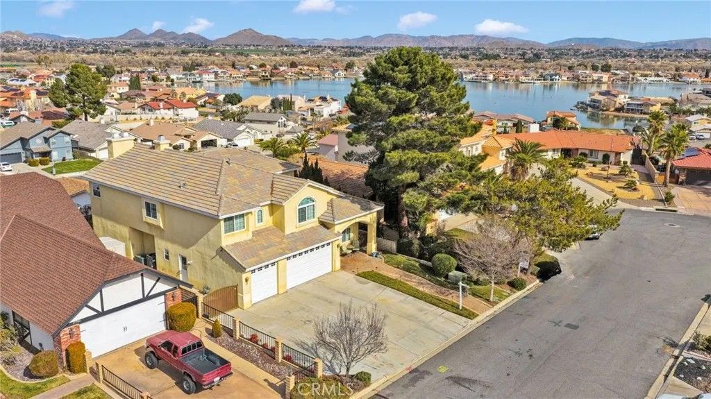 Photo of 17790 Cresta Blanca Ln, Victorville, CA 92395 (MLS # HD26021202)