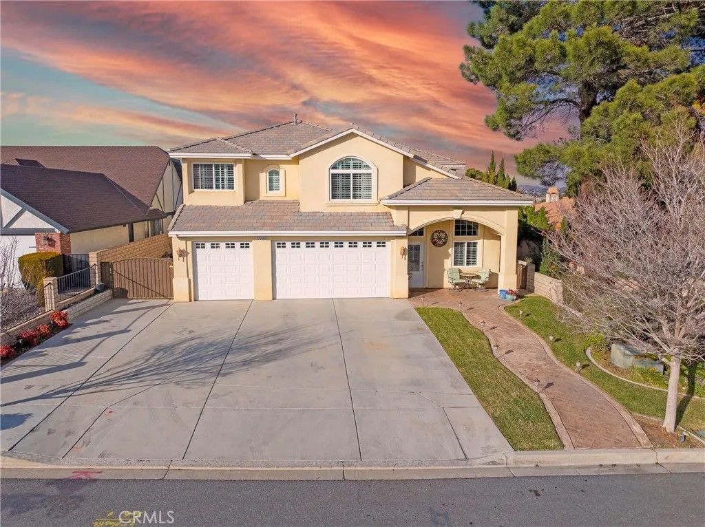 Photo of 17790 Cresta Blanca Ln, Victorville, CA 92395 (MLS # HD26021202)