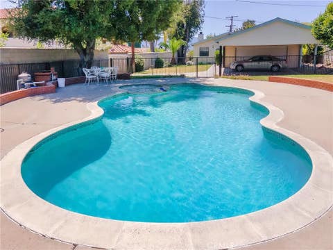 Photo of 921 E Elmwood Avenue, Burbank, CA 91501 (MLS # BB26102007)