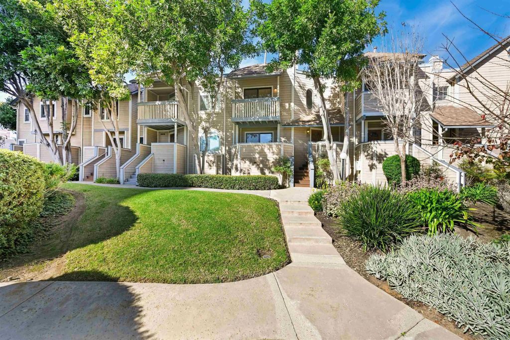 Photo of 9260 Towne Centre Dr #17, San Diego, CA 92121 (MLS # 2601254)