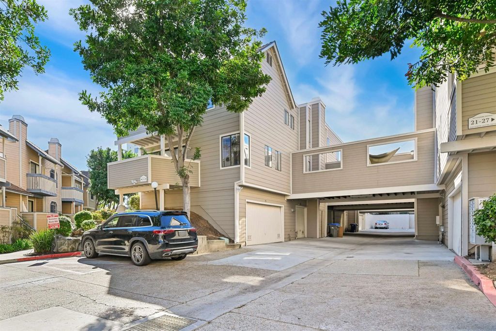 Photo of 9260 Towne Centre Dr #17, San Diego, CA 92121 (MLS # 2601254)