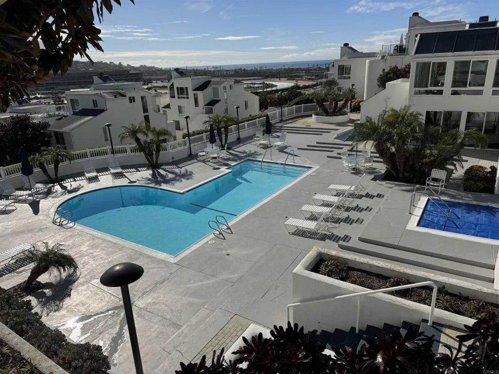 Photo of 315 Longden Ln #5 Ln, Solana Beach, CA 92075 (MLS # NDP2600194)