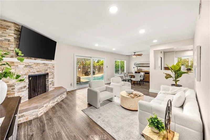 11305 Groveside