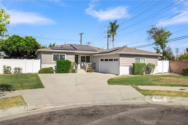 11305 Groveside