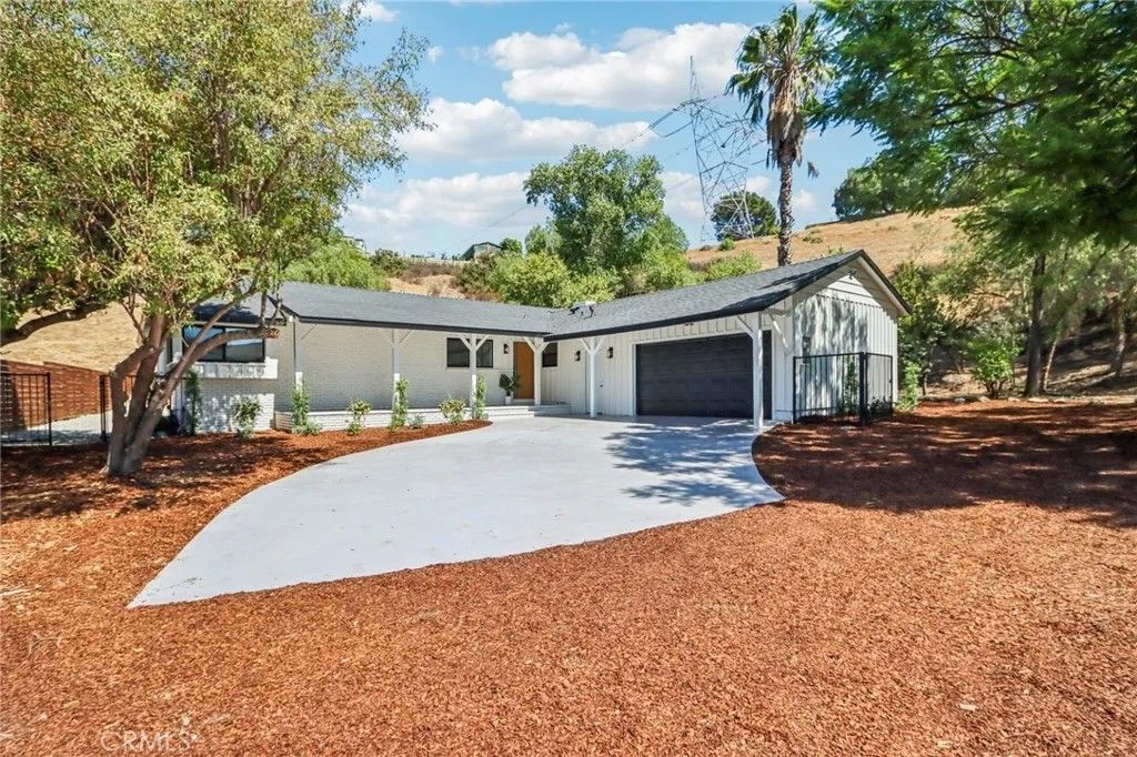Photo of 11060 Vanda Way, Shadow Hills, CA 91352 (MLS # SR25242136)