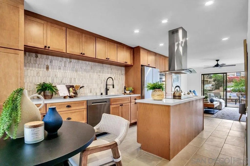 Photo of 1225 Pacific Beach Dr #1-O, San Diego, CA 92109 (MLS # 260010698)