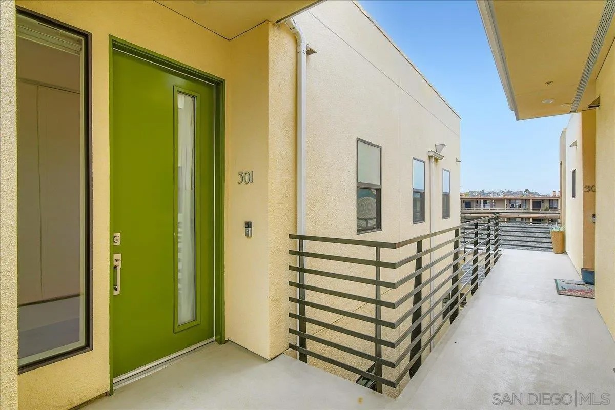 3128 Canon St 301