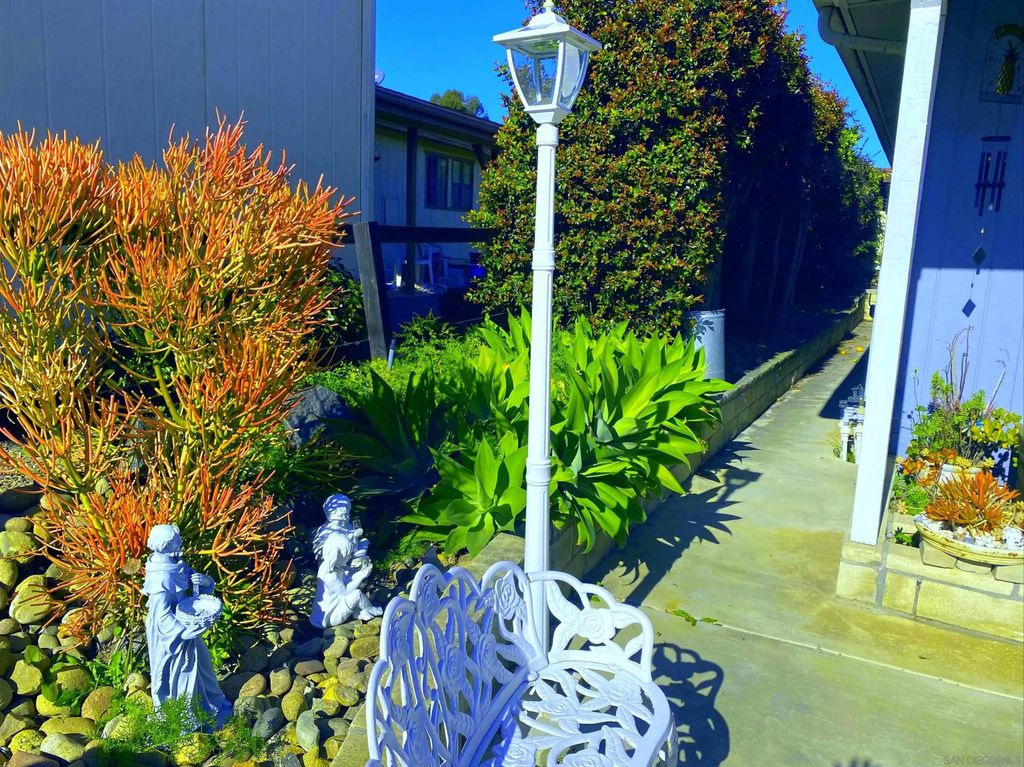 Photo of 629 Via Santiago, Vista, CA 92081 (MLS # 250043142)