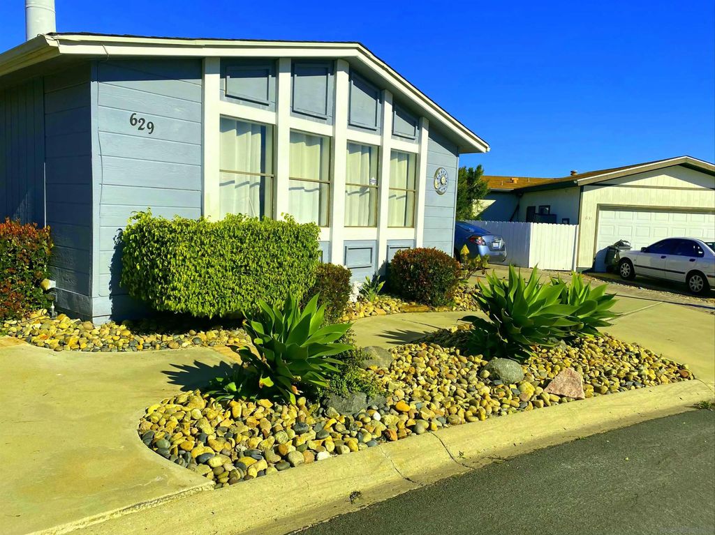 Photo of 629 Via Santiago, Vista, CA 92081 (MLS # 250043142)
