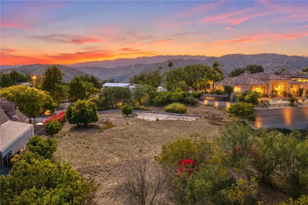 Photo of 1645 Santa Margarita DR, Fallbrook, CA 92028 (MLS # NP26186675)