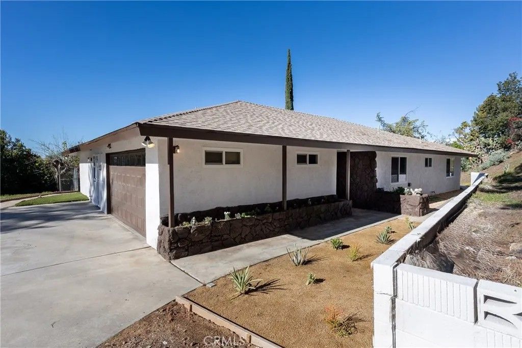 Photo of 44750 Adobe Drive, Hemet, CA 92544 (MLS # CV25281490)