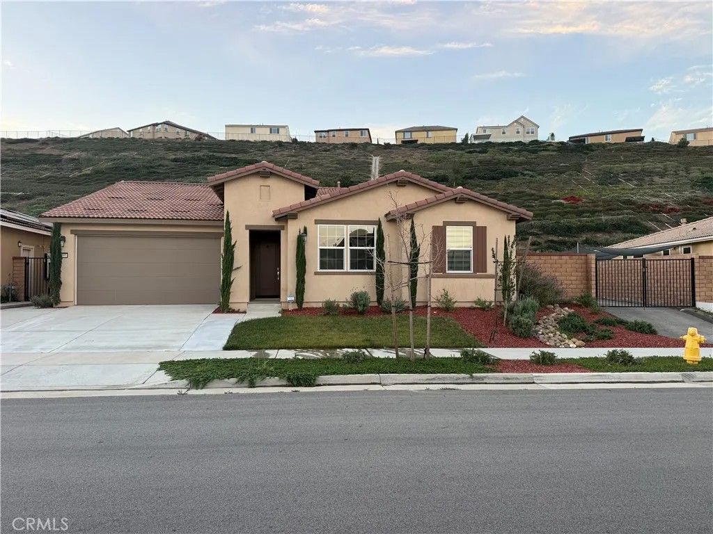 Photo of 2690 Santa Fiora Dr, Corona, CA 92882 (MLS # IG26013811)