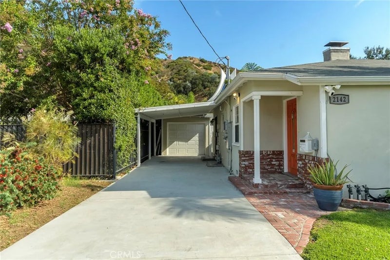 2142 E Chevy Chase