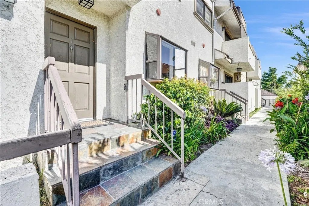 19620 Sherman Way 1
