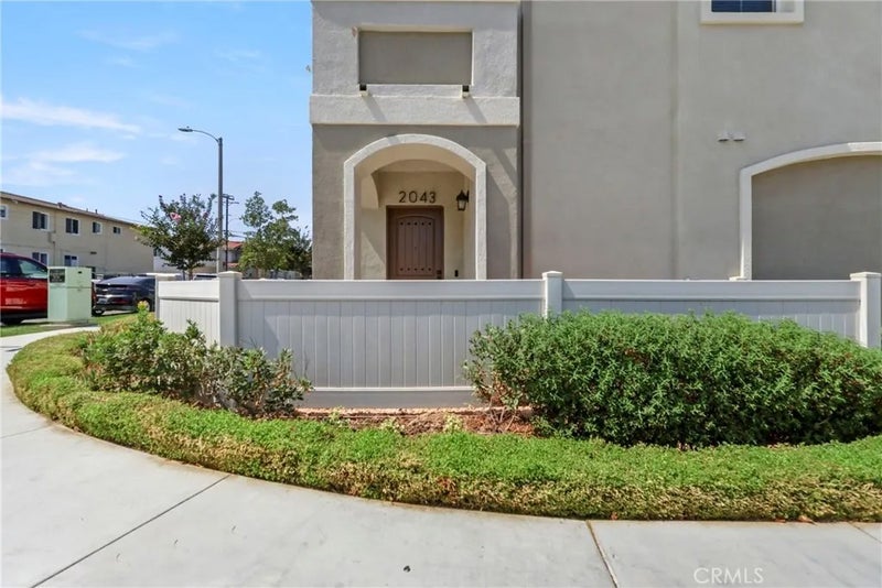2043 Lincoln Avenue