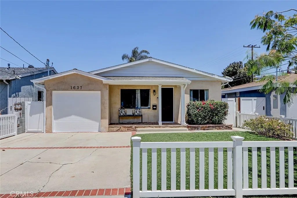 1637 Armour Lane