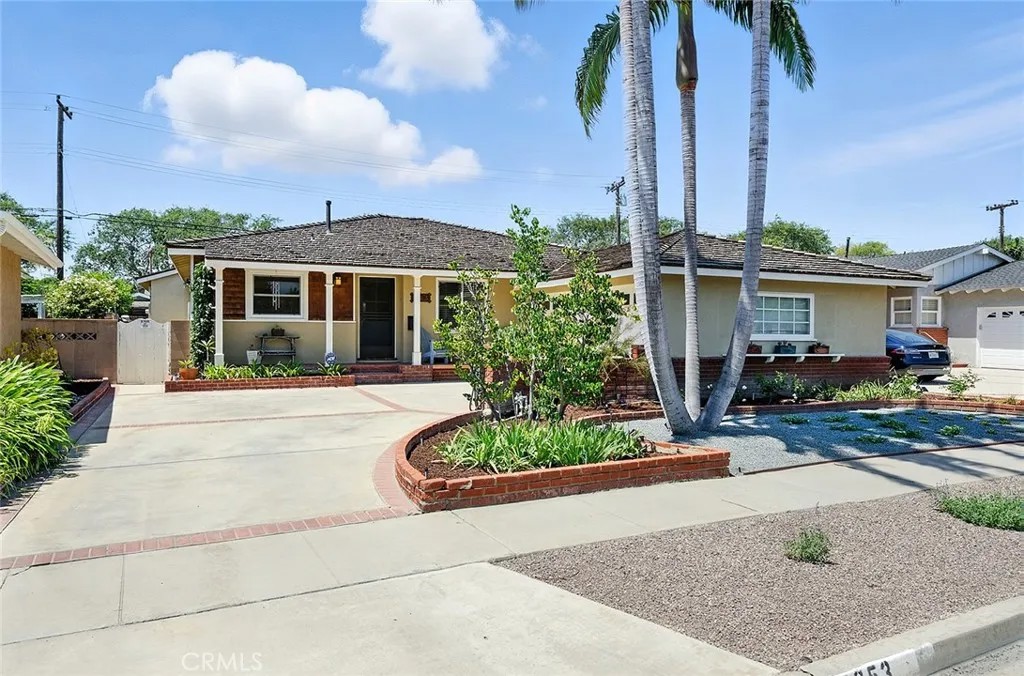 853 Roxanne Avenue