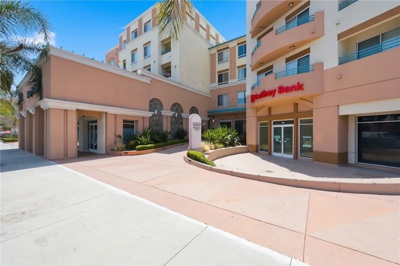 580 W Main Street 302