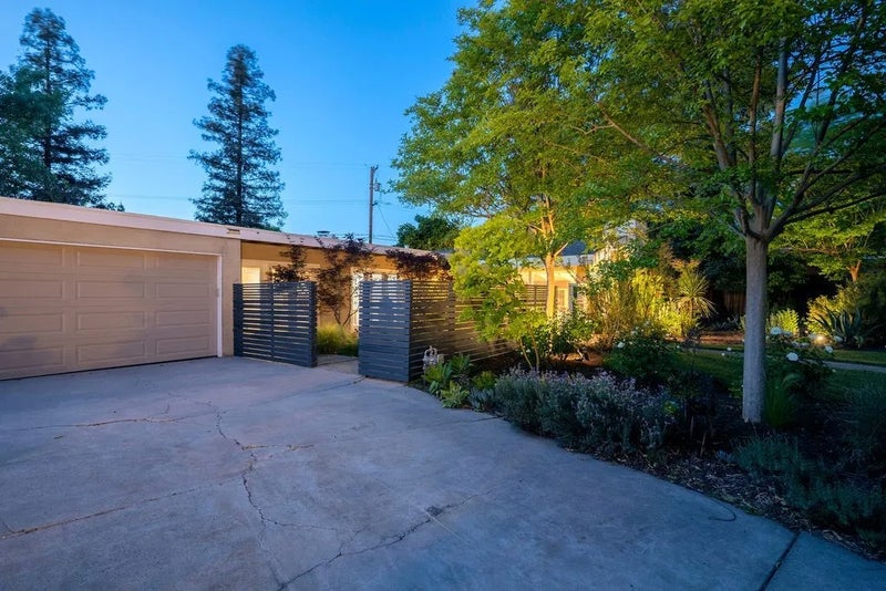 1264 W Celeste