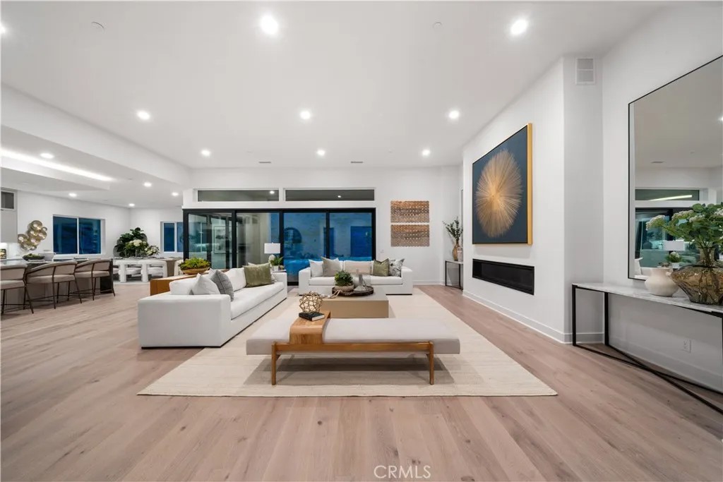 18302 Saddle Crest