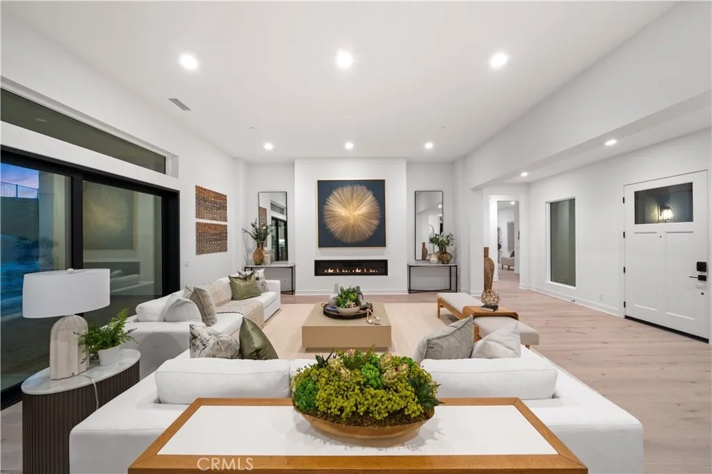 18302 Saddle Crest