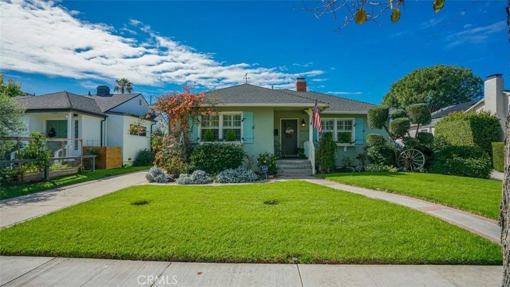 Photo of 401 S Orchard Drive, Burbank, CA 91506 (MLS # BB26039599)