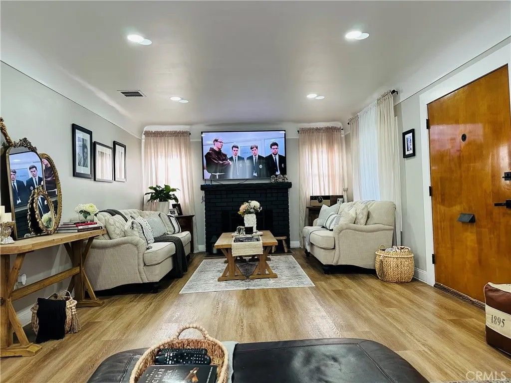 Photo of 236 W 127th St, Los Angeles, CA 90061 (MLS # CV25276238)