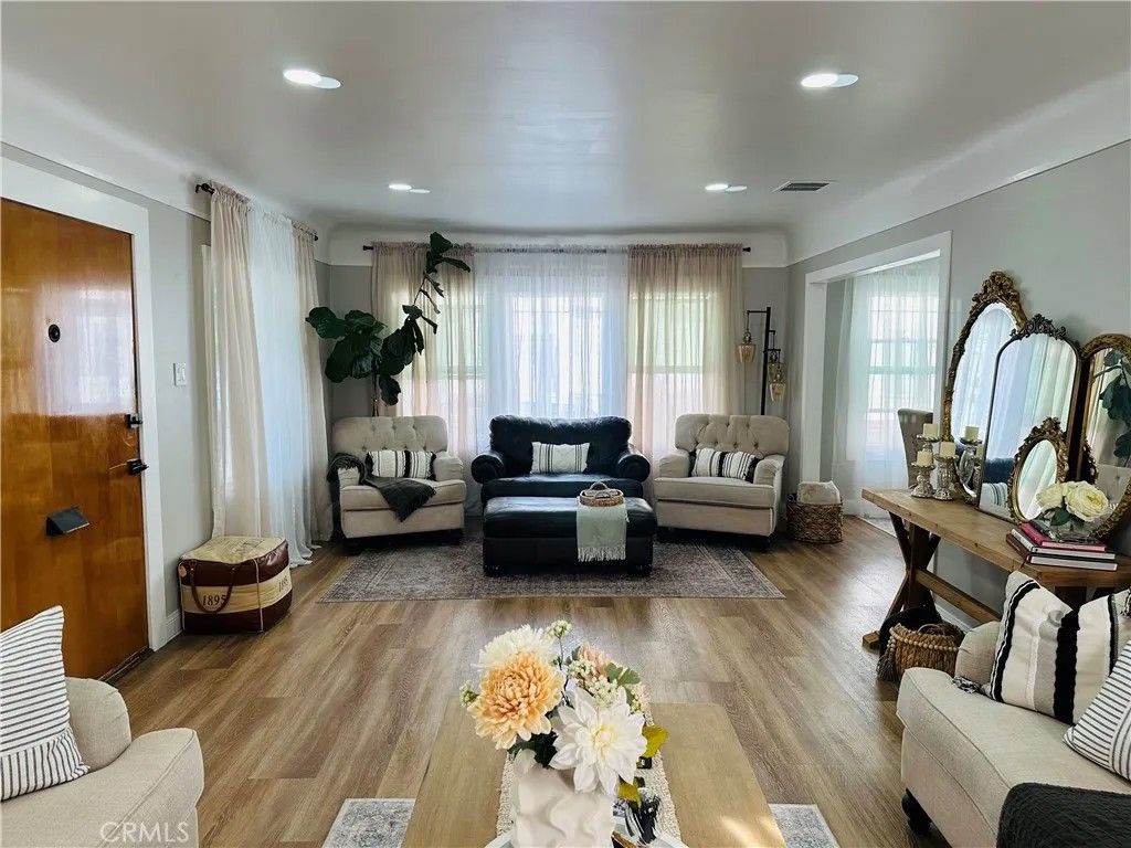 Photo of 236 W 127th St, Los Angeles, CA 90061 (MLS # CV25276238)