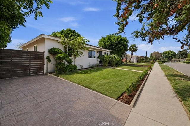 8337 Lennox Avenue, Los Angeles