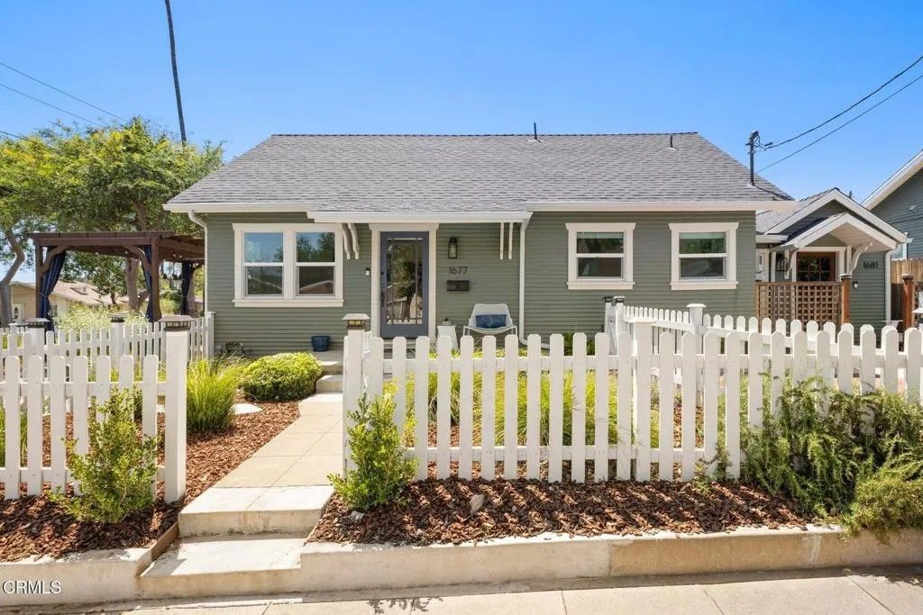 Photo of 1677 N Sierra Bonita Avenue, Pasadena, CA 91104 (MLS # P1-27303)