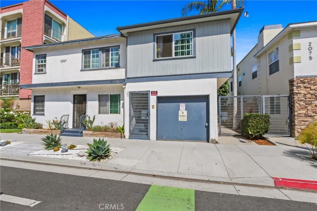 2067 E Broadway