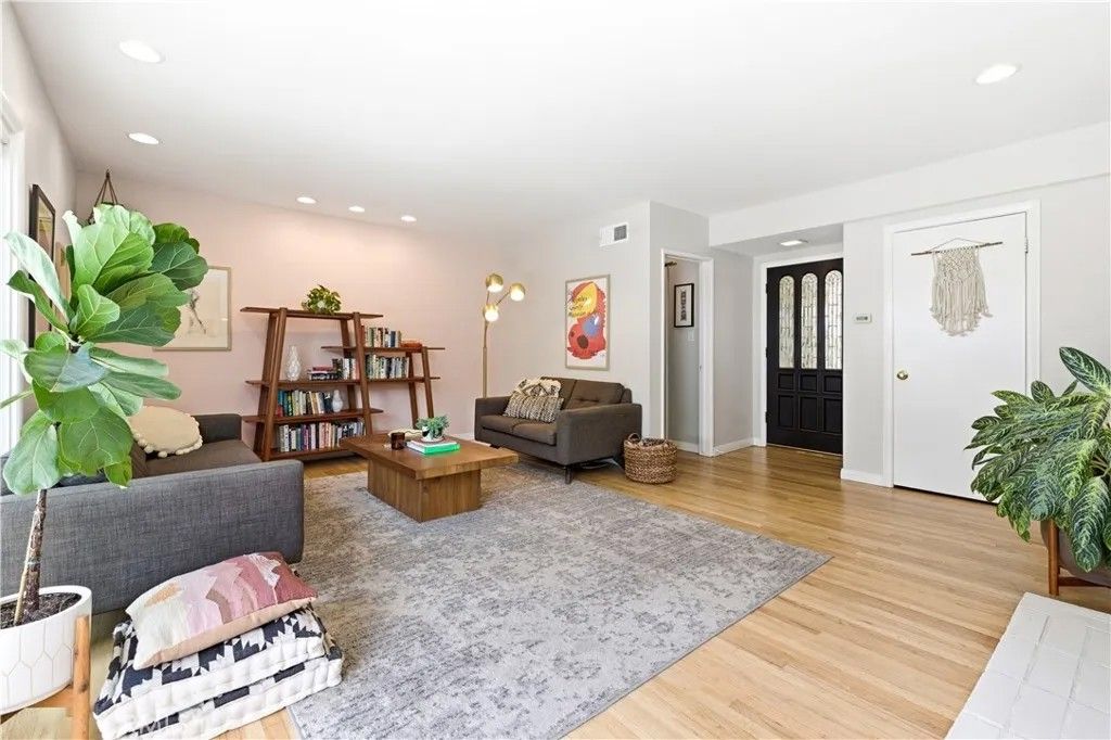 Photo of 829 Lees Ave, Long Beach, CA 90815 (MLS # PW26094229)