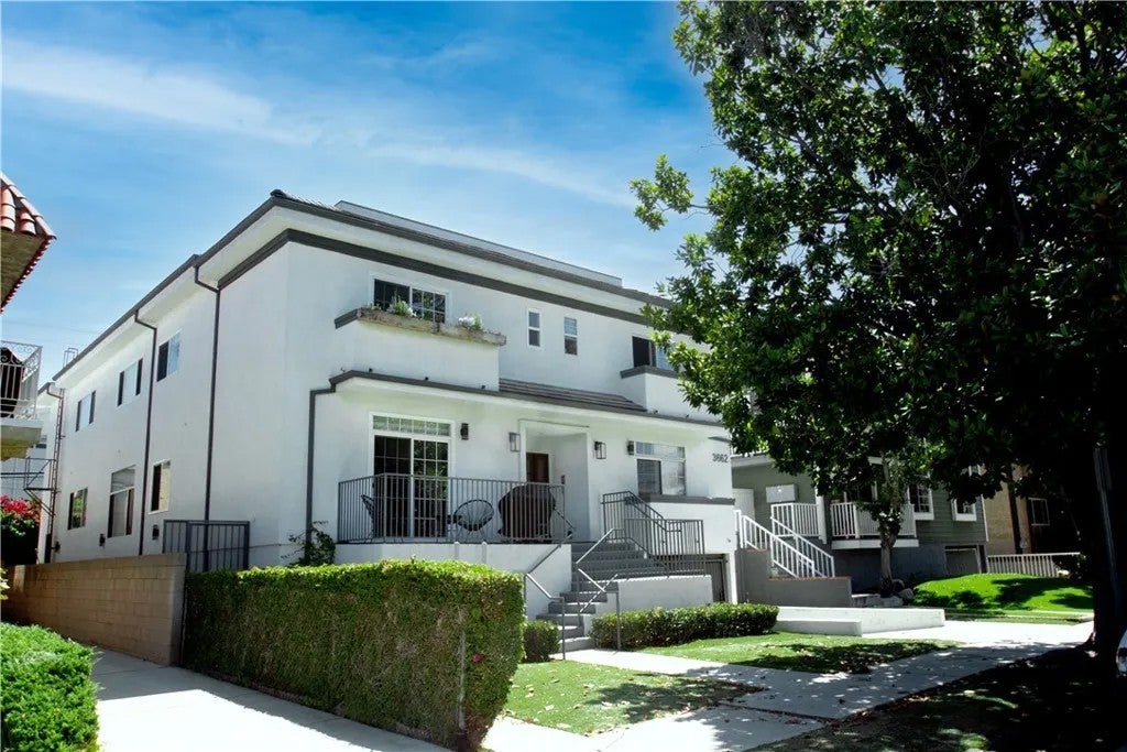 Photo of 3662 Clarington AVE #3, Los Angeles, CA 90034 (MLS # SB26158681)