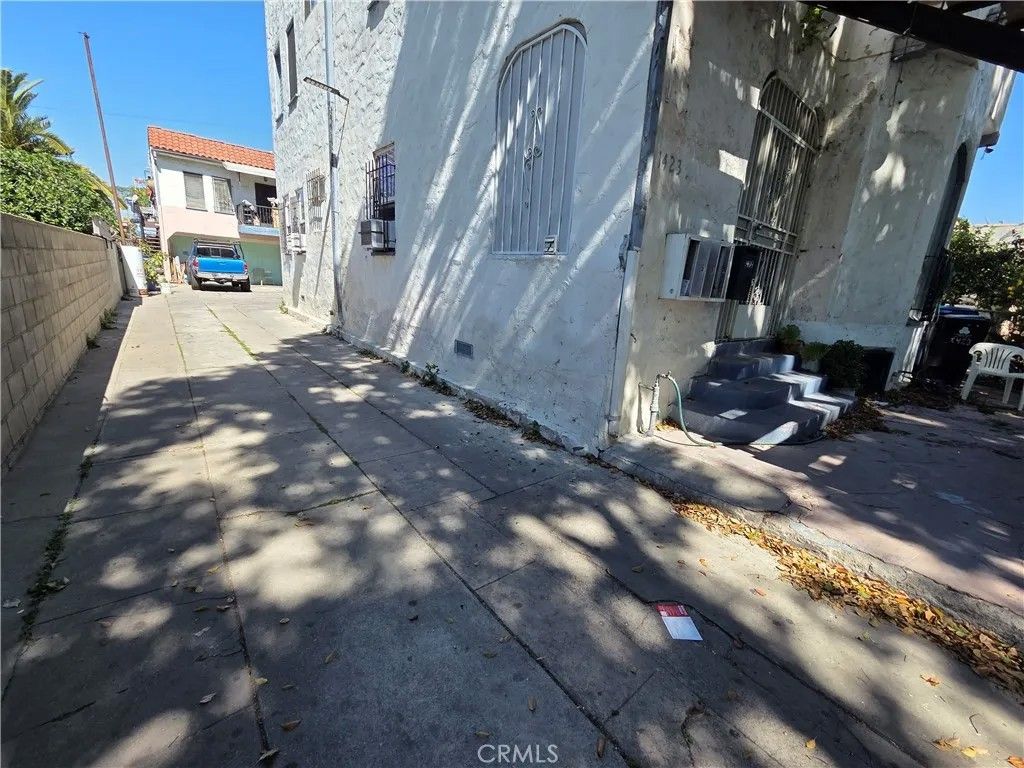 Photo of 1423 E 52nd St, Los Angeles, CA 90011 (MLS # CV26051321)