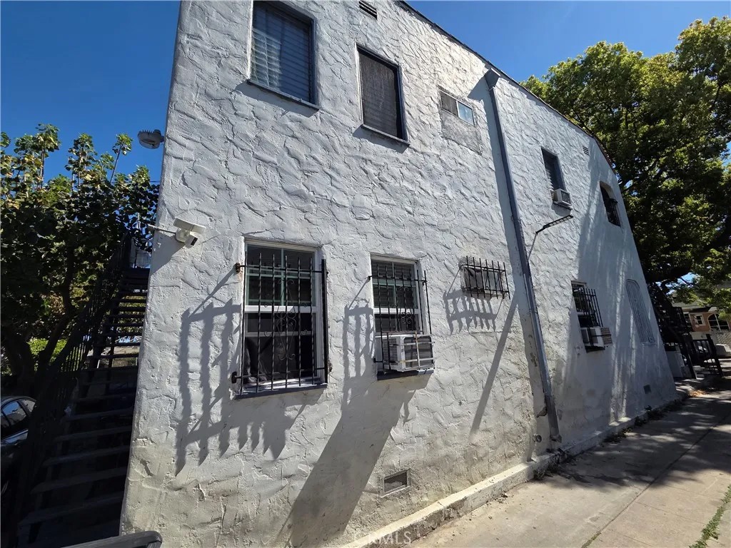 1423 E 52nd