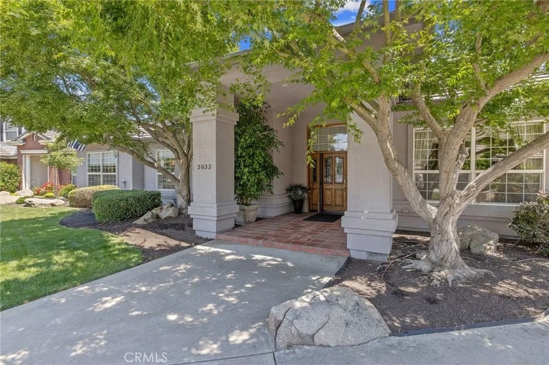 2833 E Laura Court