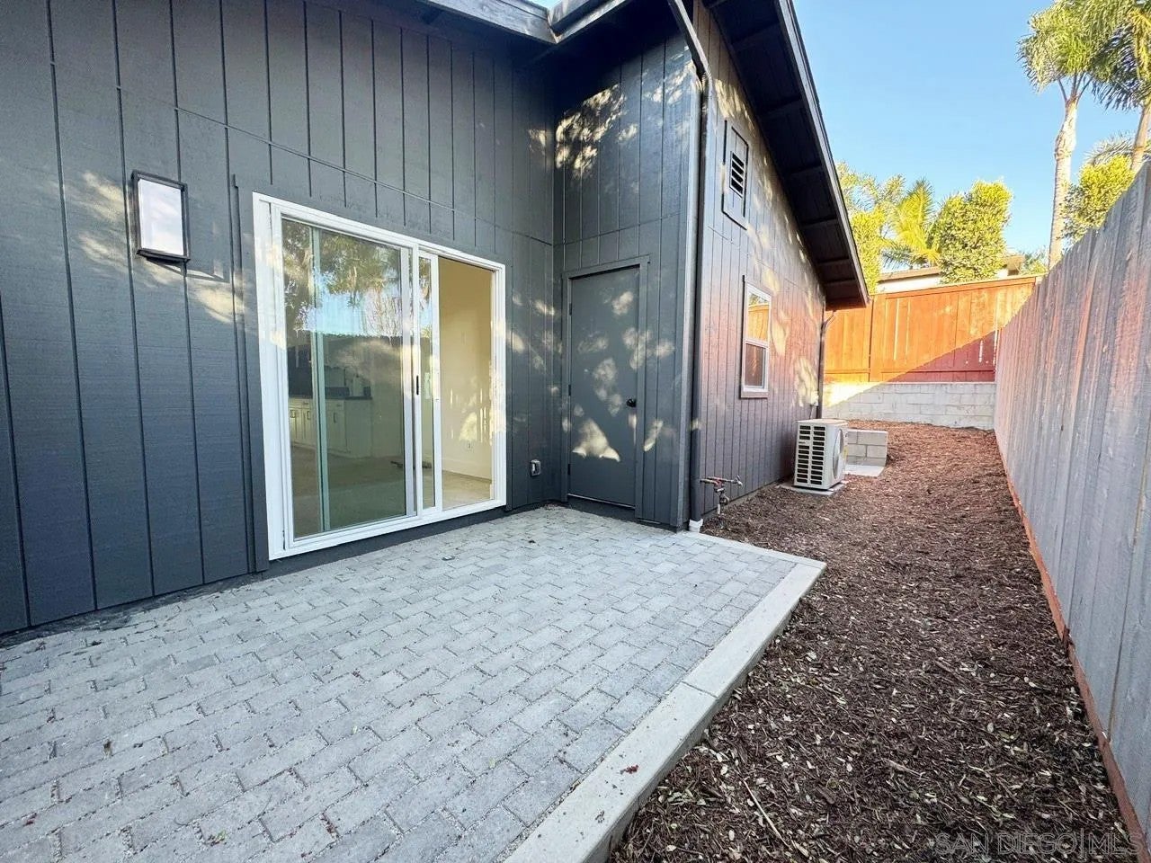 931-937 Regal Rd.