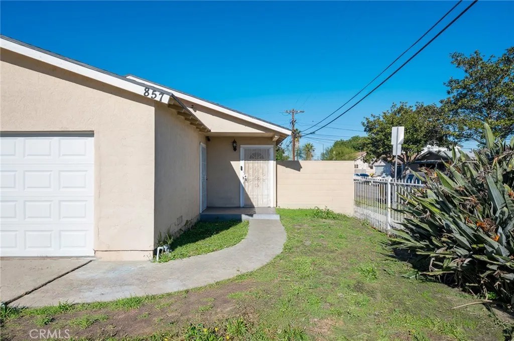 857 E 109th