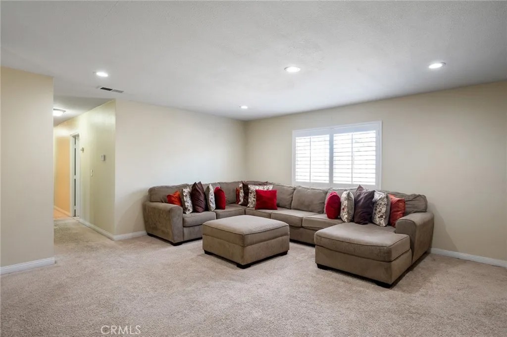 857 E 109th