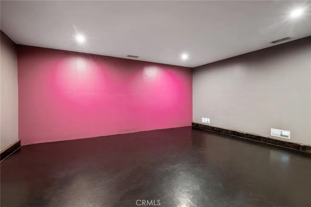 857 E 109th