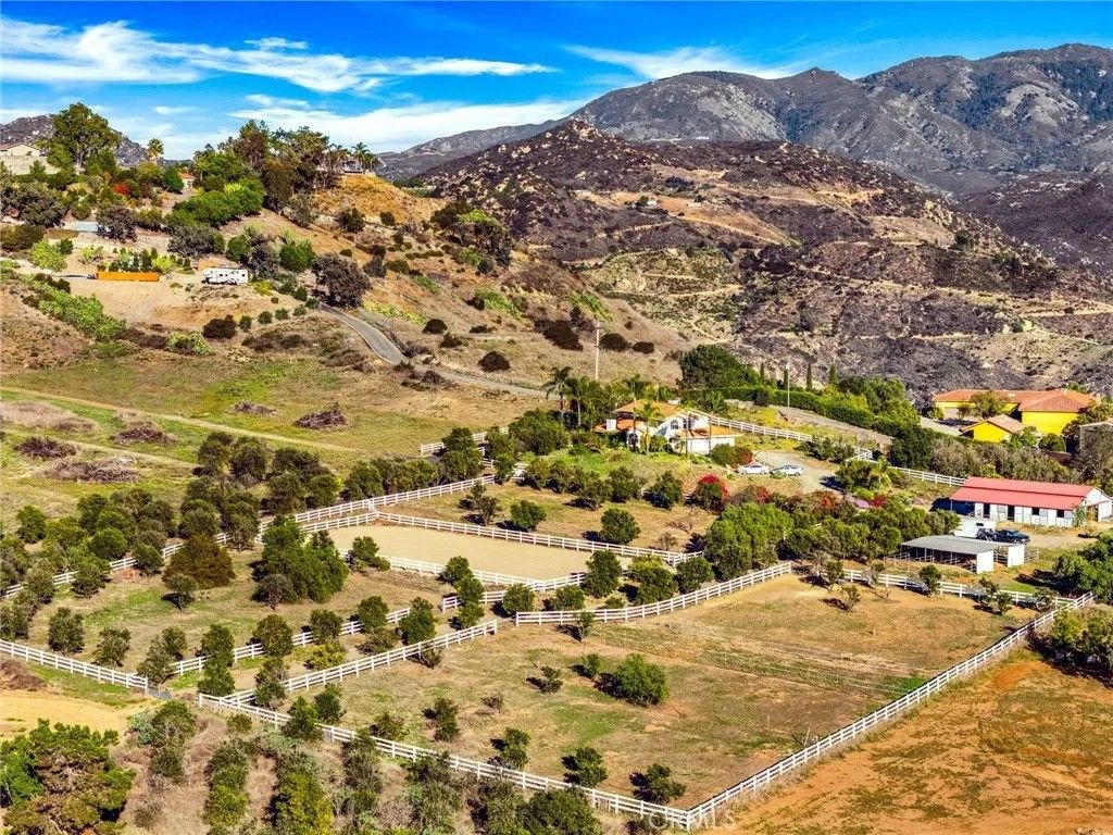 Photo of 334 Rainbow Crest Road, Fallbrook, CA 92028 (MLS # TR25196657)