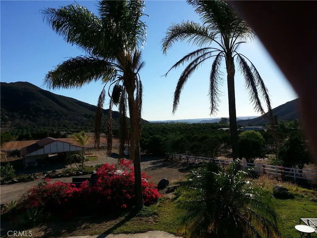 Photo of 334 Rainbow Crest Road, Fallbrook, CA 92028 (MLS # TR25196657)