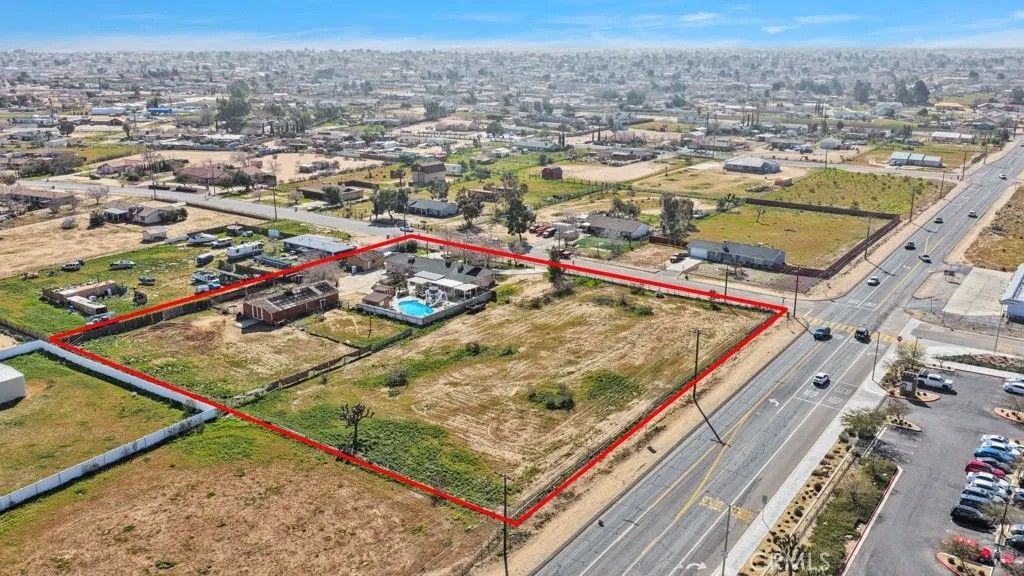 Photo of 17598 Linden St, Hesperia, CA 92345 (MLS # HD26029610)