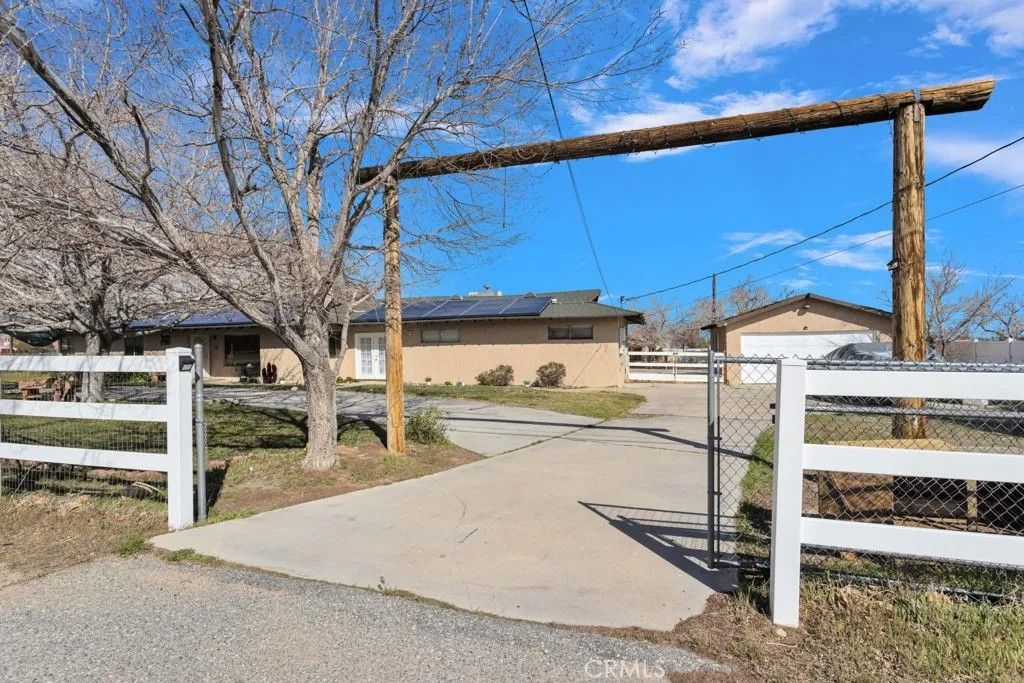 Photo of 17598 Linden St, Hesperia, CA 92345 (MLS # HD26029610)