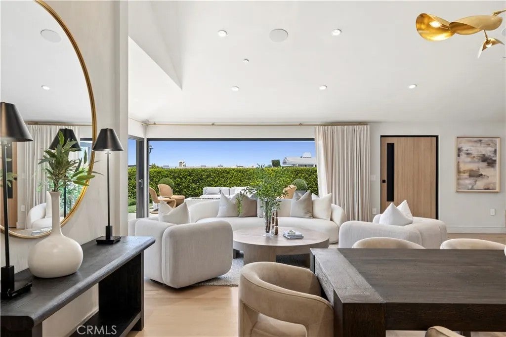 1120 White Sails Way