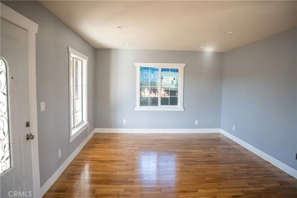 Photo of 2143 W Arlington St, Long Beach, CA 90810 (MLS # SR26065072)
